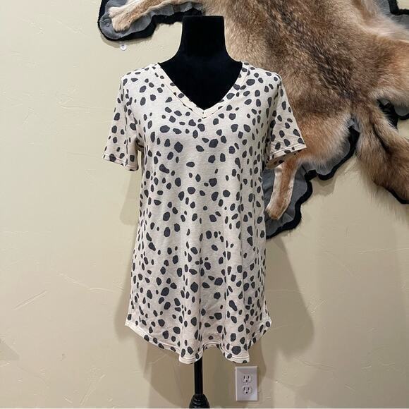 BiBi Leopard V Neck Tee‎ - Picture 1 of 4